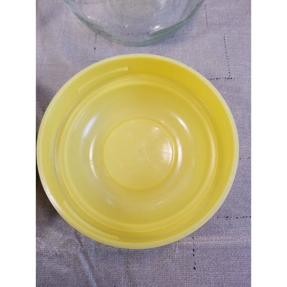 Vintage‎ Carlton Glass Jars (2 Jars) 1 Yellow 1 Brown Lid 1.5 Liter - Picture 7 of 9